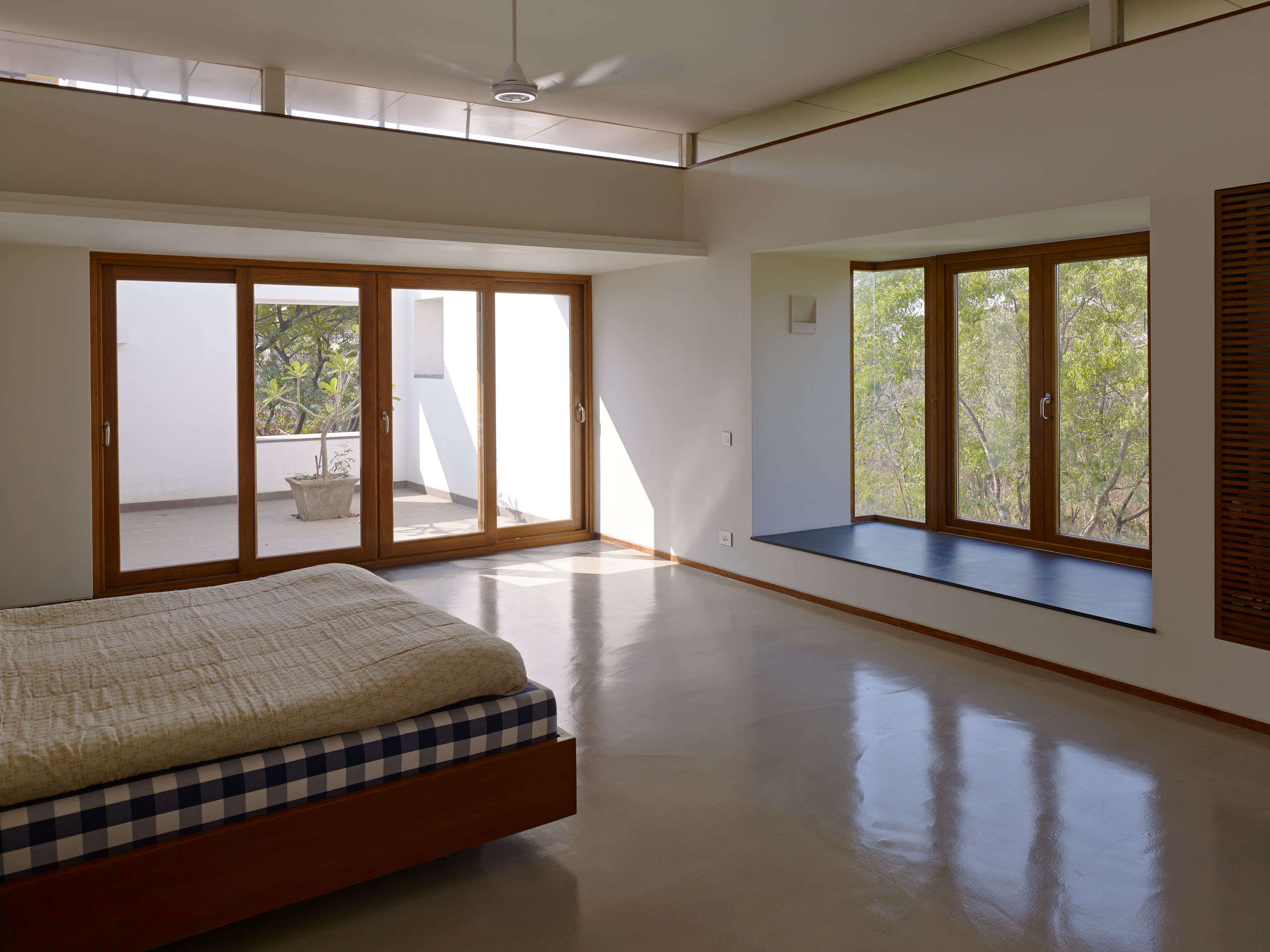 E13430 ALPA 036881 MEDIUM